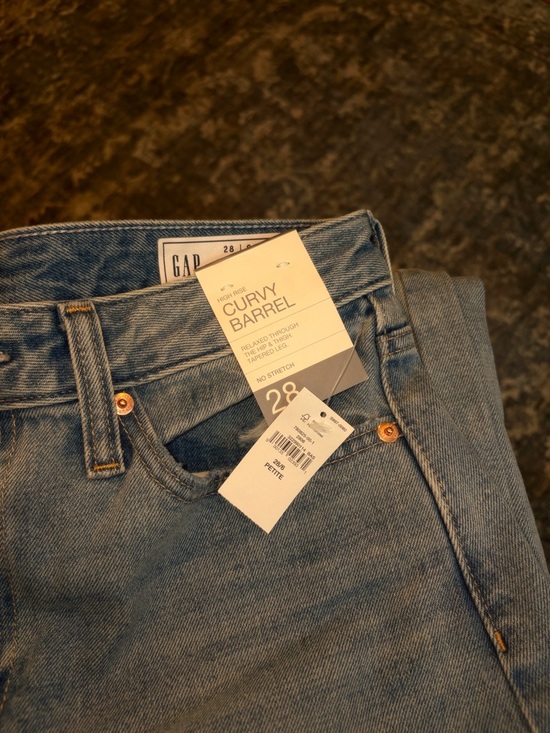 GAP - Women’s Curvy High Rise Barrel Jeans (Petite) *BRAND NEW* - Picture 3 of 4